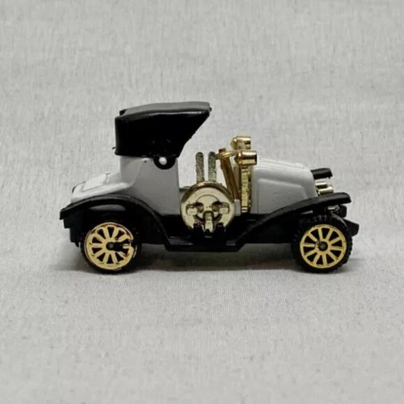 Die-cast 1:64 Classic Car Model White Mint Vintage Hong Kong - Picture 3 of 6